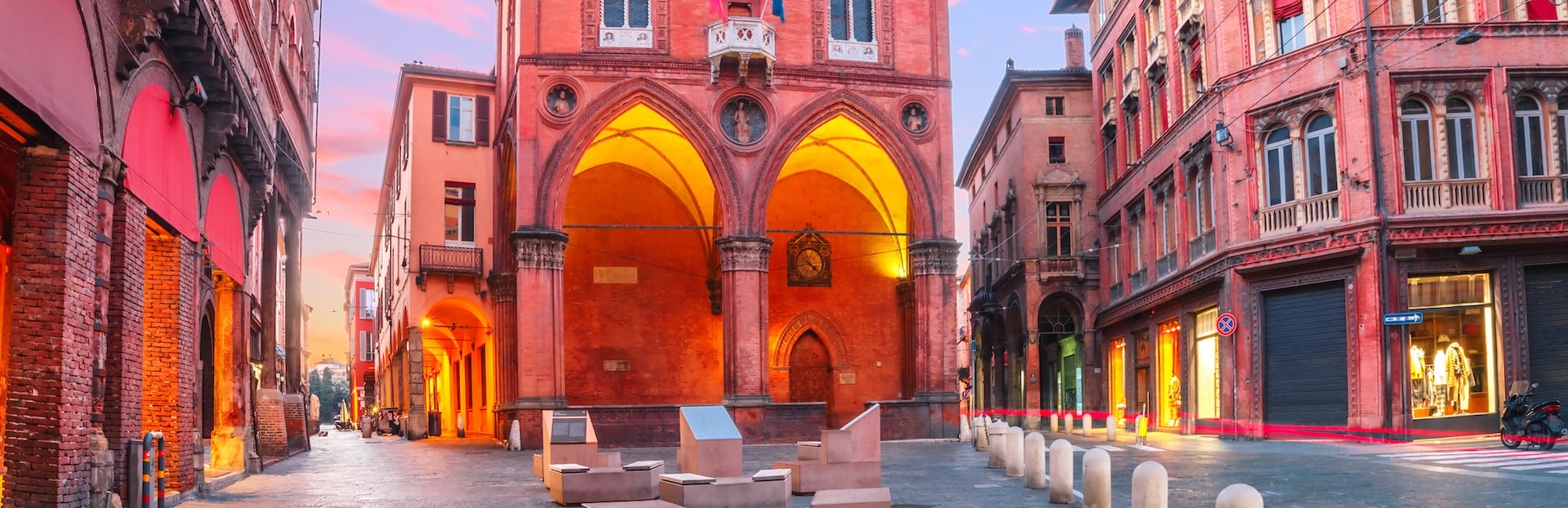 Bologna walking tour: From Porta Galliera to the Two Towers and Le Tre Frecce